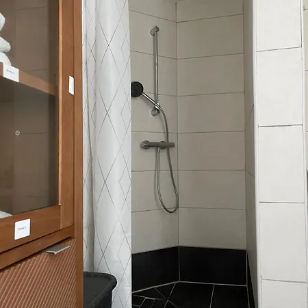 民宿 Bequemes Einzelzimmer Im Herzen Von *