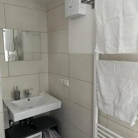 ホームステイ Bequemes Einzelzimmer Im Herzen Von カッセル